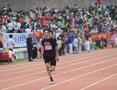 PG电子线上登入-运动员尽展拼搏精神：比赛斗志坚定不移