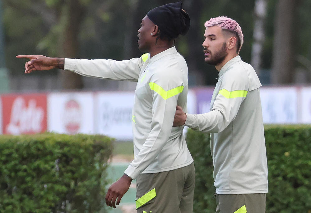 PG电子游戏-AC米兰球员集体训练备战欧冠比赛