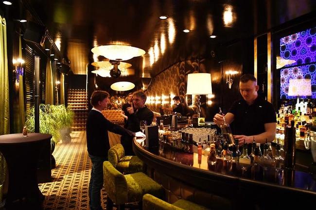 PG Soft Gaming-关于退役NBA巨星深夜现身酒吧，散发独特魅力的信息